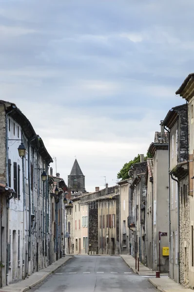 Liten by i södra Frankrike — Stockfoto