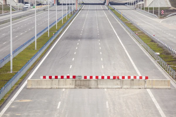 Highway under construction. Road partly ready. — Stock Photo, Image