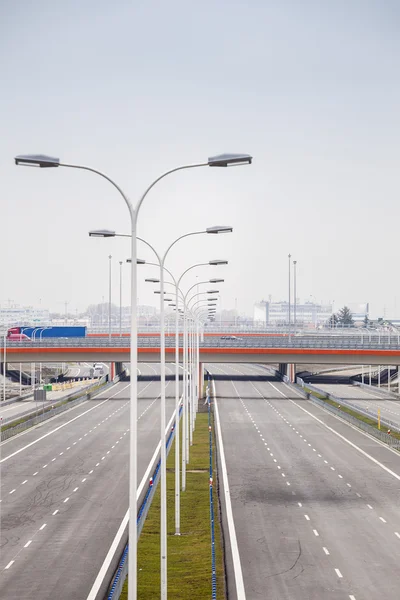 Nagelneue, breite Autobahn — Stockfoto