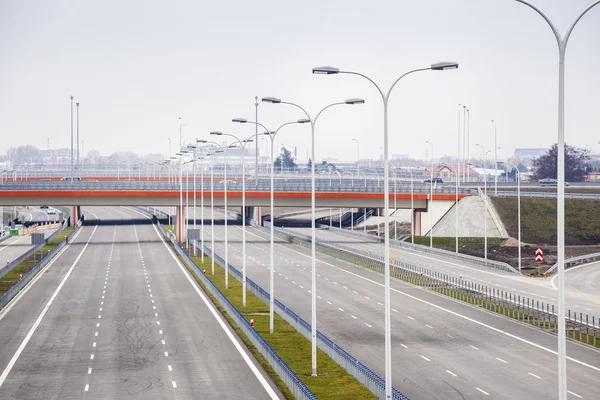 Nagelneue, breite Autobahn — Stockfoto