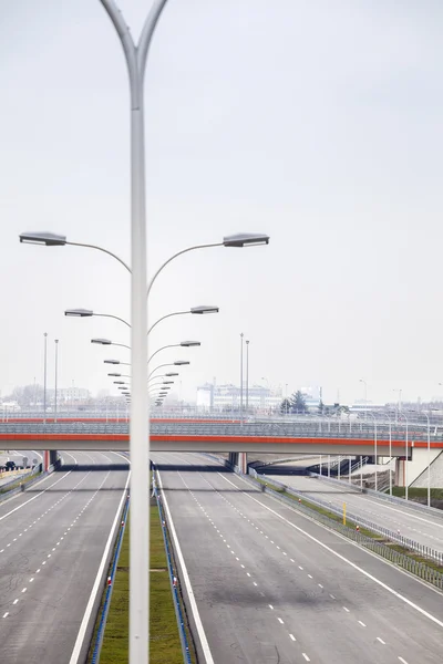 Nagelneue, breite Autobahn — Stockfoto