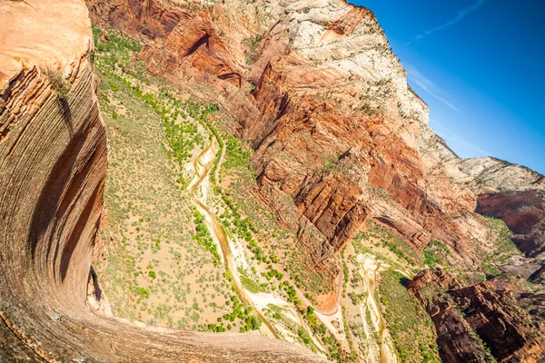 Gyönyörű kilátás nyílik a canyon, a zion nemzeti park. — Stock Fotó