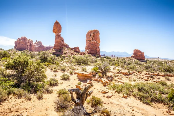 Pedra balanceada no Parque Nacional dos Arcos, Utah — Fotografia de Stock