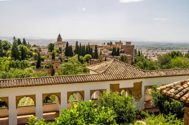 Alhambra, Granada, İspanya 'da yeşil avlusu olan General Fas Sarayı
