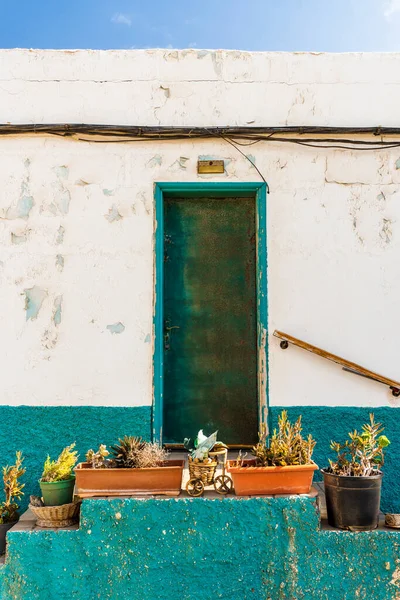 Cute Turquoise Entrance Door Flowers Stairs Pozo Izquierdo Gran Canaria — Stock Fotó