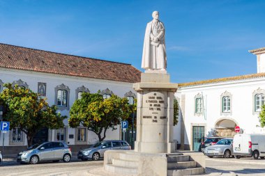 Piskopos Francisco Gomes de Avelar anıtı Faro, Algarve, Portekiz şehir merkezinde