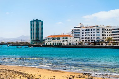 Arrecife şehri San Gabriel kalesinden görüldü, başkenti Lanzarote, Kanarya Adaları, İspanya