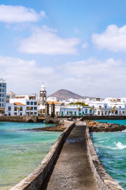 Arrecife şehri San Gabriel kalesinden görüldü, başkenti Lanzarote, Kanarya Adaları, İspanya