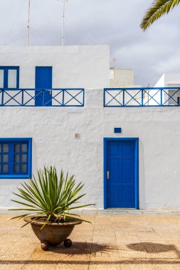 İspanya 'nın başkenti Lanzarote' deki Arrecife 'de beyazlar tarafından yıkanan mimari