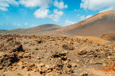 Timanfaya Ulusal Parkı, Lanzarote, Kanarya Adası, İspanya 'daki lav tarlalarıyla inanılmaz volkanik bir manzara.