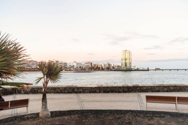 Günbatımında Arrecife 'in silueti, başkent Lanzarote, Kanarya Adaları, İspanya