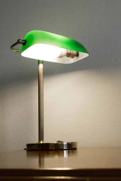 Luz de mesa verde — Fotografia de Stock