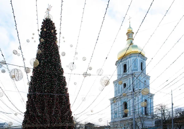 Árbol Navidad Instala Plaza Sophia Kiev Ucrania Fondo Campanario Catedral — Foto de Stock