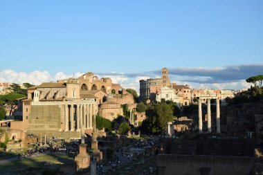 Roma, İtalya 'da Kolezyum ve Roma Forumu