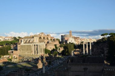 Roma, İtalya 'da Kolezyum ve Roma Forumu