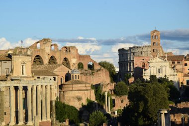 Roma, İtalya 'da Kolezyum ve Roma Forumu