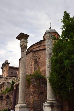 Tempio di Antonino e Faustina - Antoninus Tapınağı ve Faustina Roma Forumu, İtalya