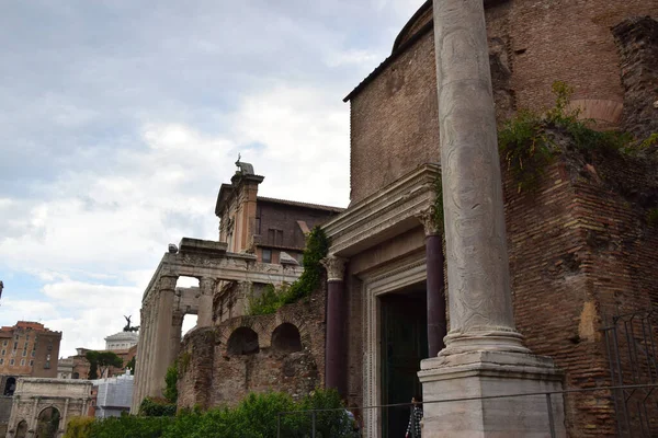 Tempio Antonino Faustina Chrám Antonina Faustiny Římském Fóru Itálii — Stock fotografie