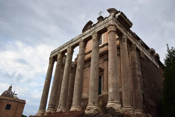 Tempio Antonino Faustina Chrám Antonina Faustiny Římském Fóru Itálii — Stock fotografie