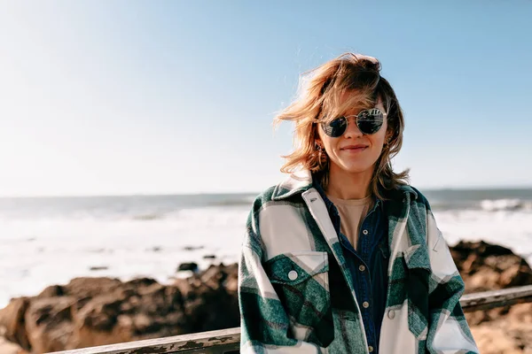 Smiling Happy European Woman Wearing Denim Shirt Standing Ocean Shore — ストック写真