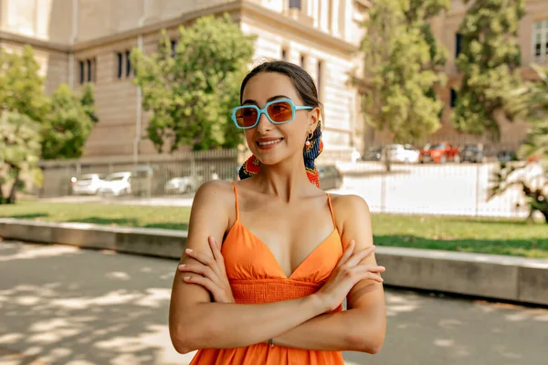 Positive Stylish Caucasian Girl Sunlight European Street City Day Brunette — Stok fotoğraf