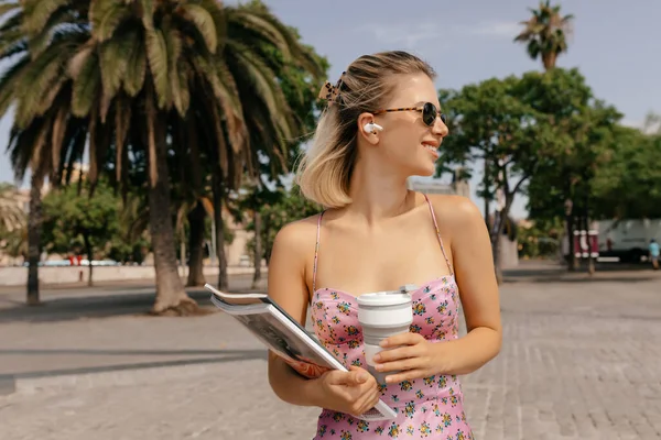 Stylish Young Caucasian Woman Sunglasses Coffee Magazines Posing Street Standing — Stok Foto