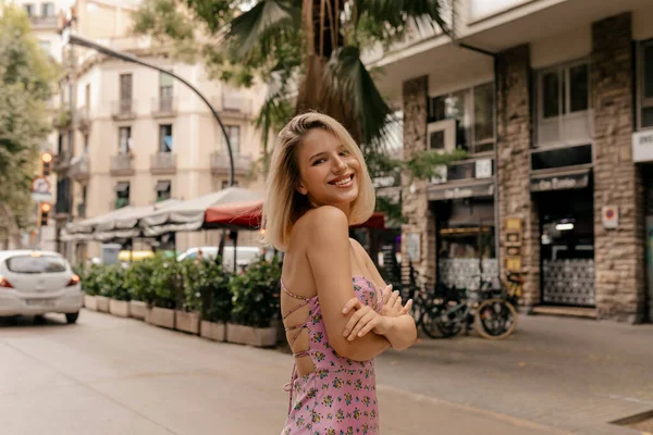 Smiling Caucasian Lady Blonde Walks Sunny Weather Outdoors City Background — Stok Foto