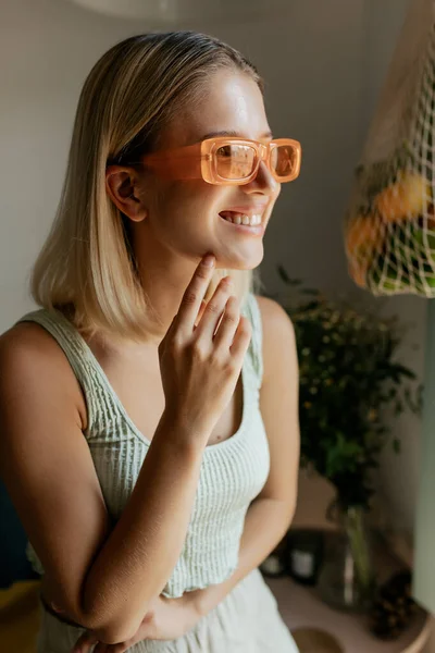Stylish Modern Woman Wonderful Smile Wearing Stylish Orange Glasses Resting — Stok Foto