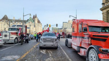 Özgürlük konvoyu 2022 Ottawa şehir merkezinde, özgürlük konvoyu. Kanada konvoyu COVID-19 aşısını protesto ediyor. Aşı yok Ottawa Ontario, Kanada - 1 Şubat 2022