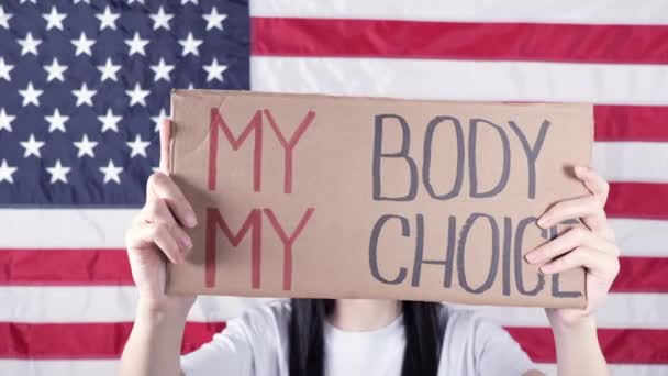 Happy Young Woman Holds Hand Written Protest Sign Body Choice — ストック動画