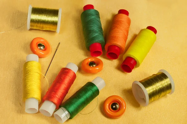 Accessories for sewing and needlework: thread, scissors, buttons — Stock Photo, Image