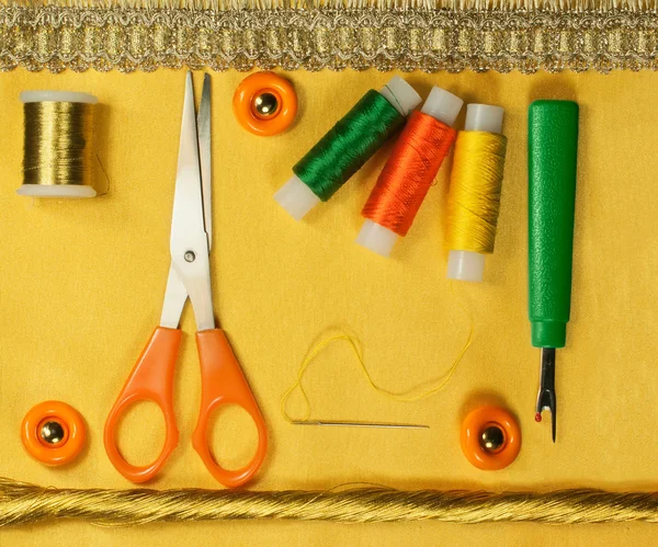 Accessories for sewing and needlework: thread, scissors, buttons — Stock Photo, Image