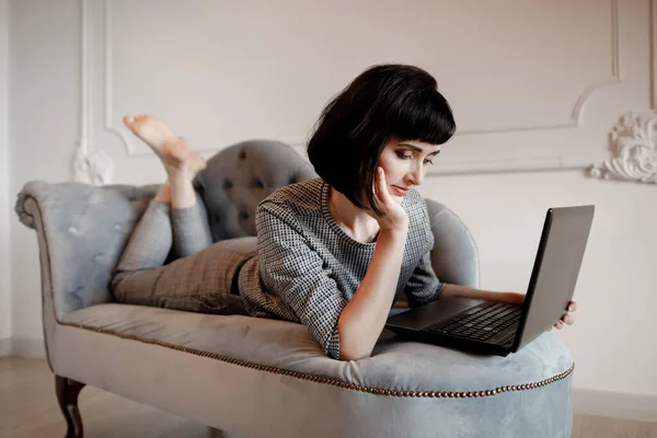 Happy Young Woman Freelancer Working Computer Home Lying Sofa Attractive — Stock Photo, Image