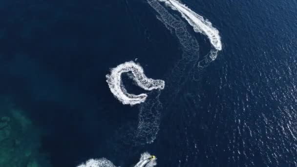 Antenn Syn Snabb Speedboats Kör Runt Cirkeln Och Göra Vackra — Stockvideo