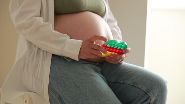 Auténtica Mujer Embarazada Linda Con Pop Siente Feliz Casa Con — Vídeos de Stock