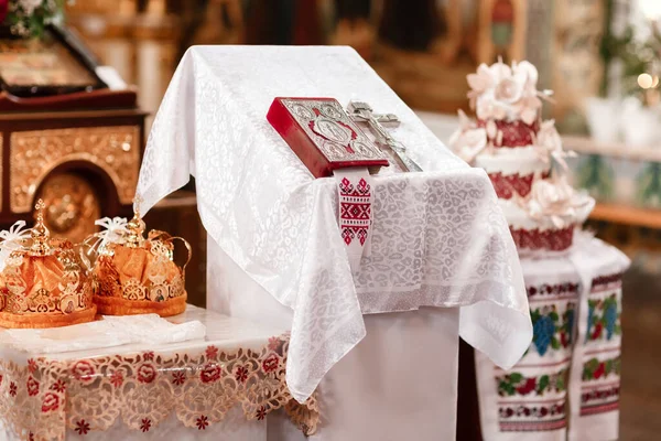 Twee Kronen Bruiloften Bestemd Voor Ceremonie Orthodoxe Kerk Orthodoxe Bruiloft — Stockfoto