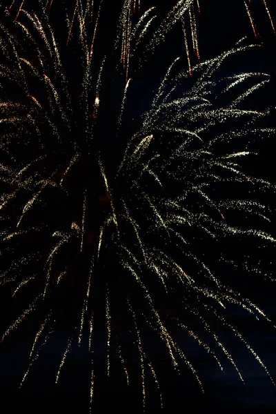 Fuegos Artificiales Sobre Fondo Negro Chispas Colores Petardos Aislados Feliz —  Fotos de Stock