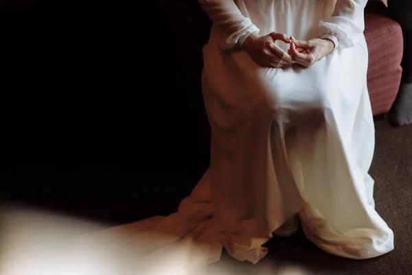 Matin Des Mariées Portraits Une Mariée Robe Blanche Longue Est — Photo