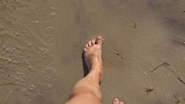Male Legs Close Walking Shore Sea High Quality Fullhd Footage — Stock Video