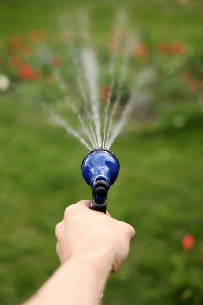 Gardener Hand Holds Hose Sprayer Watered Plants Garden — Stock Photo, Image