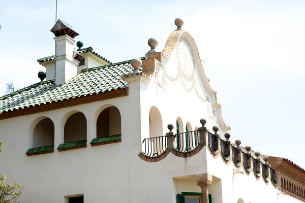 İspanya, Barselona 'daki ünlü Park Guell. Antoni Gaudi tarafından tasarlanan ve 1900-1914 yılları arasında inşa edilen mimari kasaba sanatı.