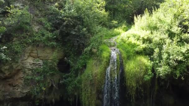 Aerial View Beautiful Waterfall Blue Lake Forest — Vídeos de Stock