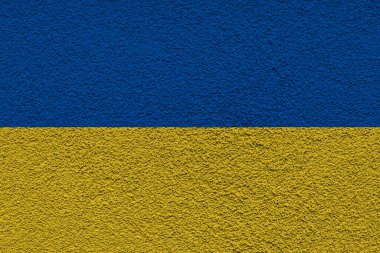 Ukrayna ulusal bayrağı. Sarı-mavi renkli beton grunge duvar. Ukrayna ve Ukraynalıların devlet sembolü. Beton bir arka planda Ukrayna bayrağı