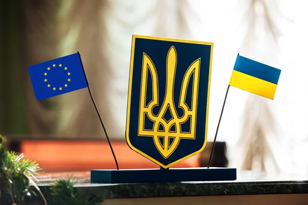 Bertemu Ukraina Dan Uni Eropa Lambang Ukraina Bendera Biru Dan — Stok Foto
