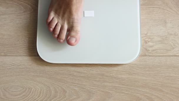 Close Man Walking Scales Measure Weight Male Wal Checking Bmi — Stock Video