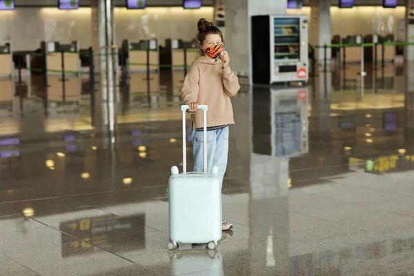 Traveling Children Cute Teenage Girl Walking Together Travel Suitcase Airport — Stock Photo, Image