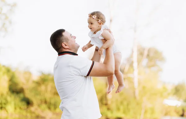 Father Day Dad Hugging His Baby Daughter Outdoors Having Fun — Stock fotografie