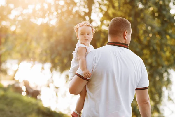 Fathers Day Smiling Dad Hugging His Little Daughter Green Park — Stock Photo, Image