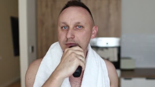 Young Unshaven Man Towel Shoulders Shaving Modern Electric Razor Trimer — Vídeos de Stock