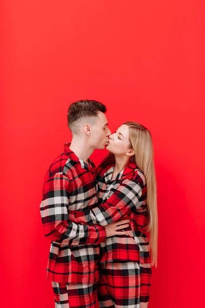 Happy Saint Valentine Day Romantic Young Couple Same Pyjamas Kissing — Fotografia de Stock